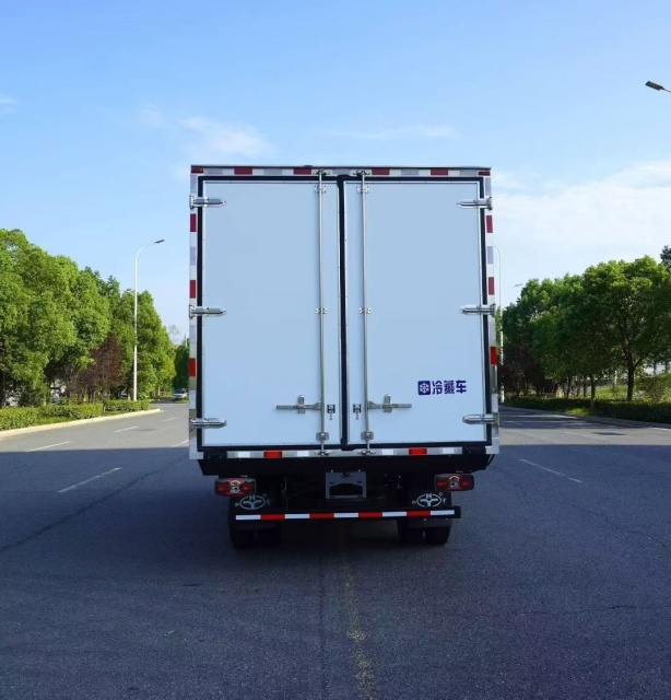 Refrigerator truck
