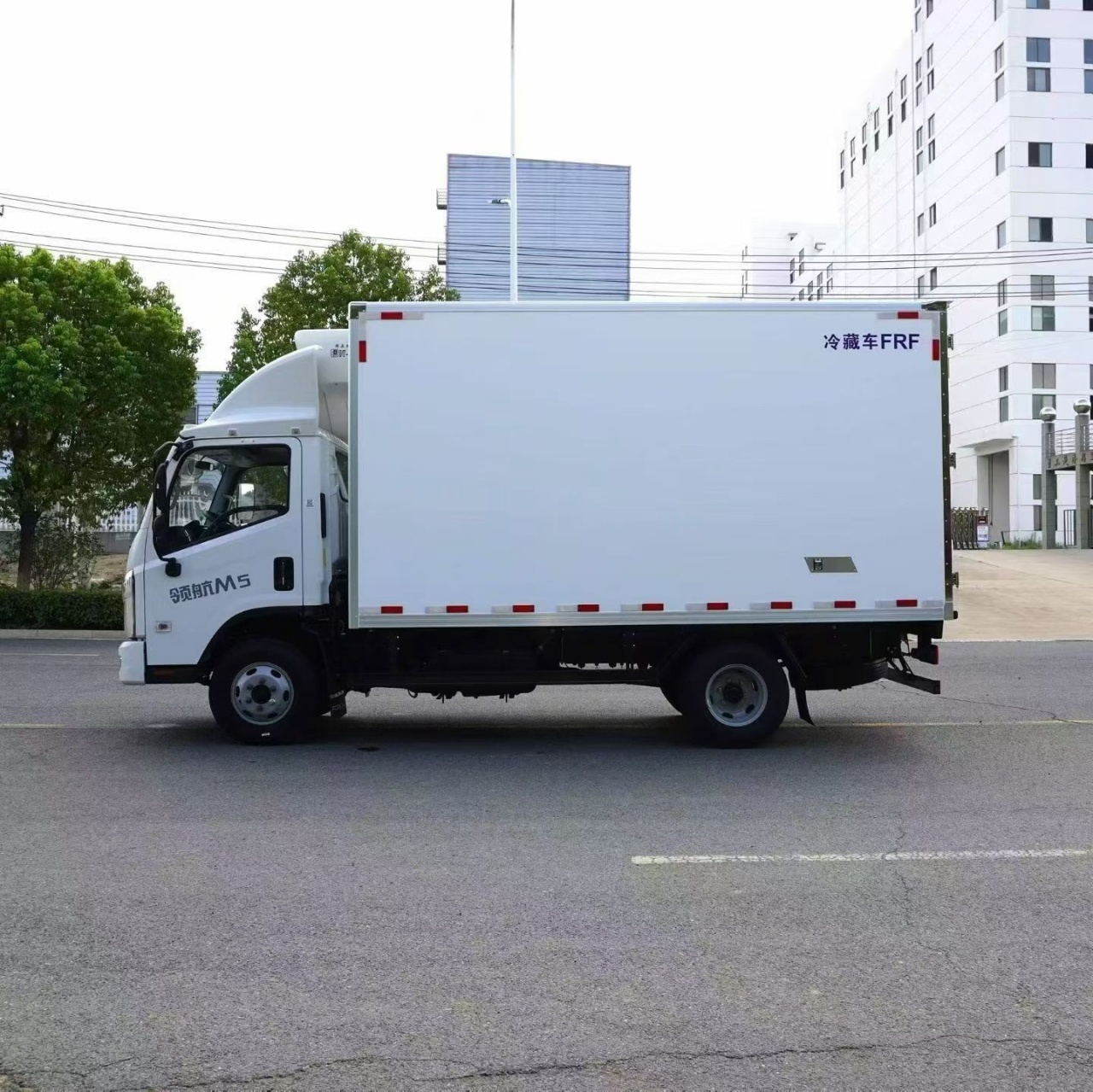 FOTON  M5 4.2-Meter Blue-Plate Refrigerated Truck (National VI Refrigerated Box Truck)