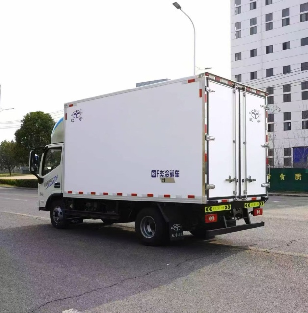 Refrigerator truck