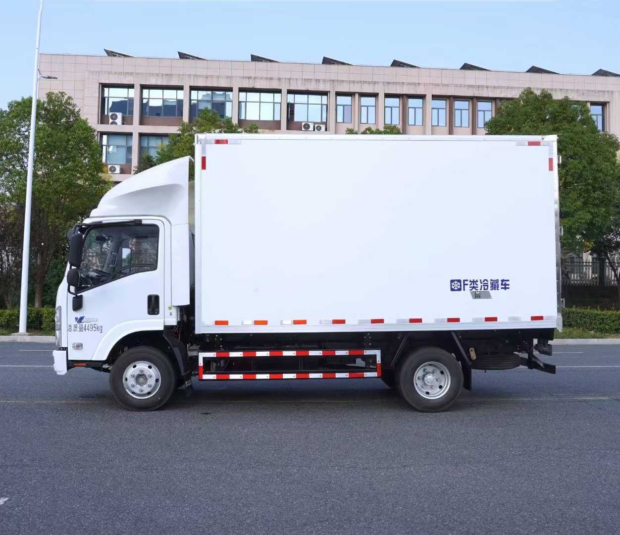 ISUZU 4.2m Fresh-Keeping, Frozen & Refrigerated Box Truck
