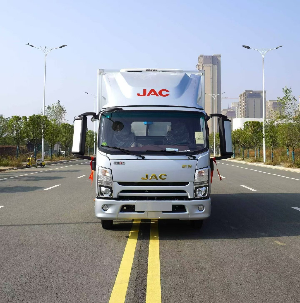JAC 4.2-meter Wide-body Blue License Refrigerated Truck (Cold Chain Fresh-Keeping Transport Vehicle)