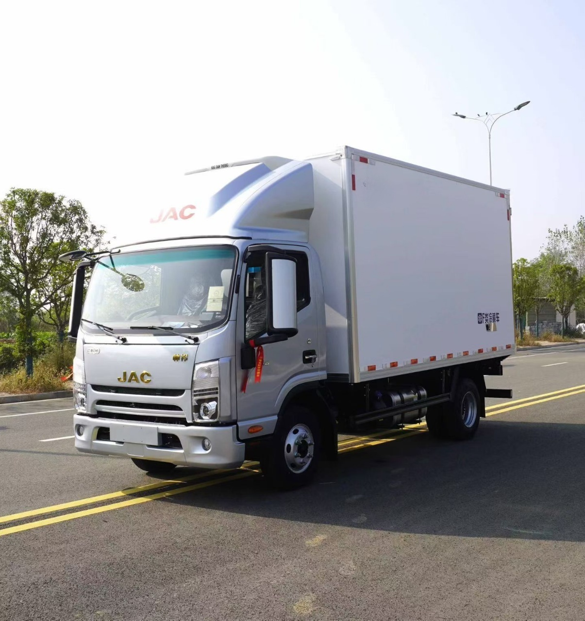 JAC 4.2-meter Wide-body Blue License Refrigerated Truck (Cold Chain Fresh-Keeping Transport Vehicle)