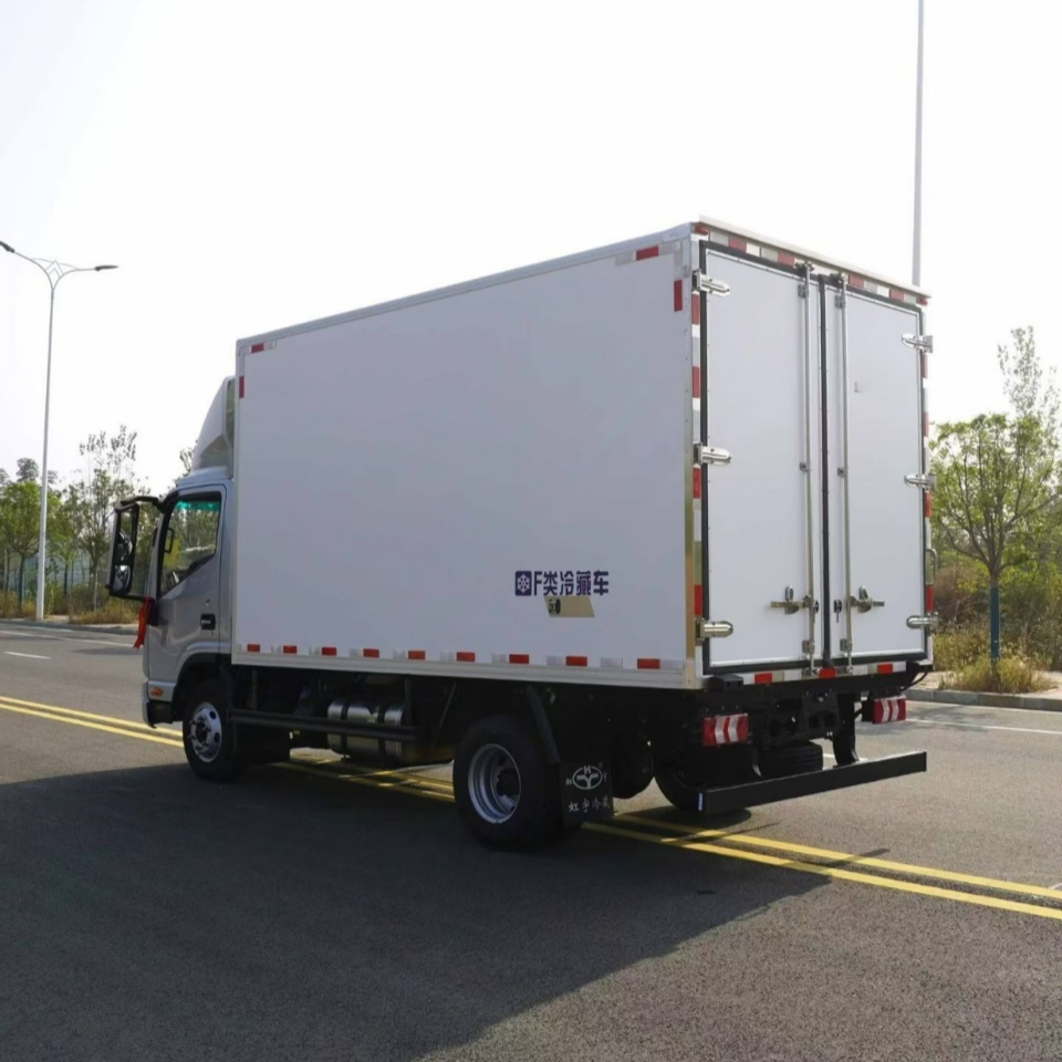 JAC 4.2-meter Wide-body Blue License Refrigerated Truck (Cold Chain Fresh-Keeping Transport Vehicle)