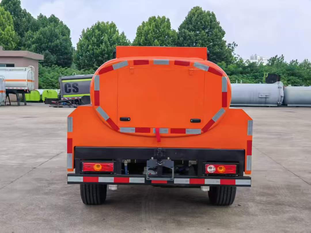 Fire fighting truck