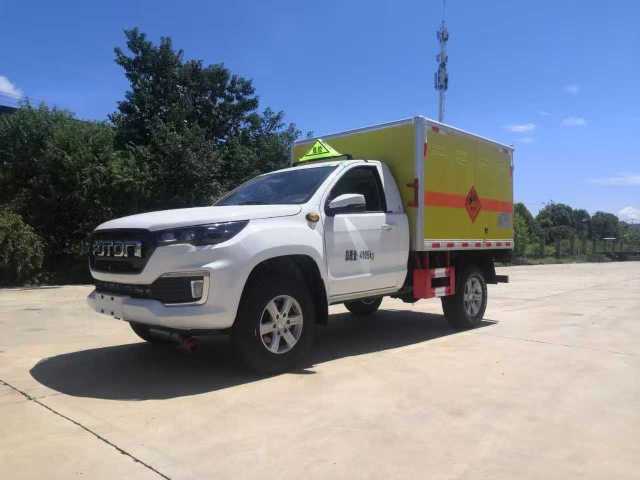 Explosive transport vehicle