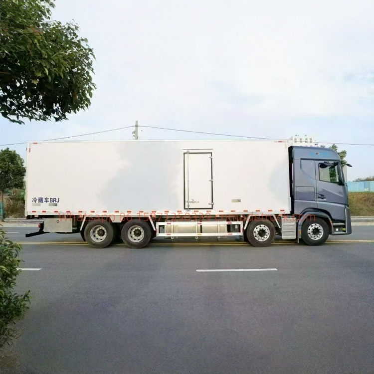 9.6m Auman Galaxy 7-620HP Refrigerated TruckCab Specifications: Galaxy Interior, High-roof & High-floor
