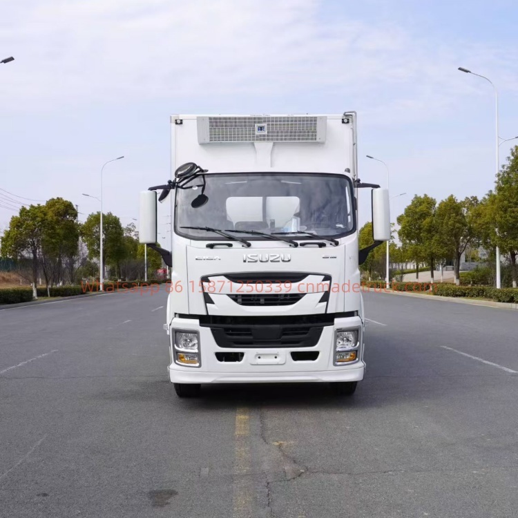 Isuzu 4*2 refrigerated cold chain truck with 5550mm wheelbase