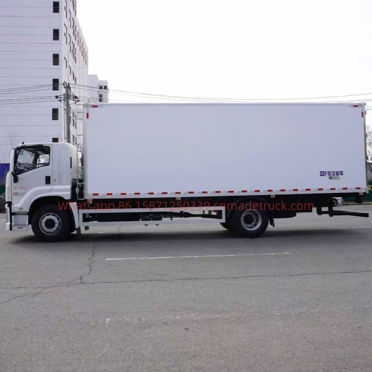 Isuzu 4*2 refrigerated cold chain truck with 5550mm wheelbase