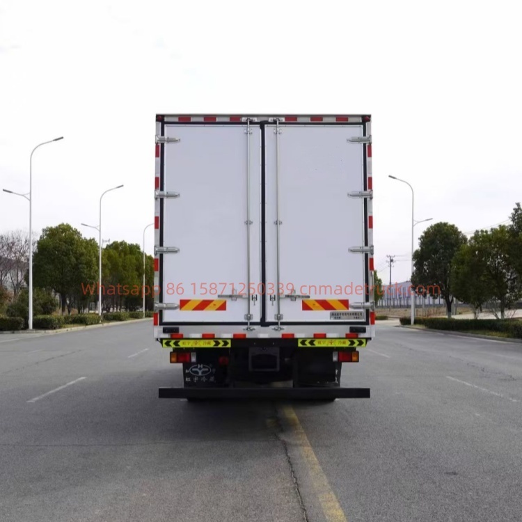 Isuzu 4*2 refrigerated cold chain truck with 5550mm wheelbase