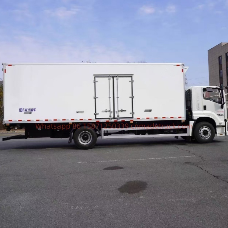 Isuzu 4*2 refrigerated cold chain truck with 5550mm wheelbase