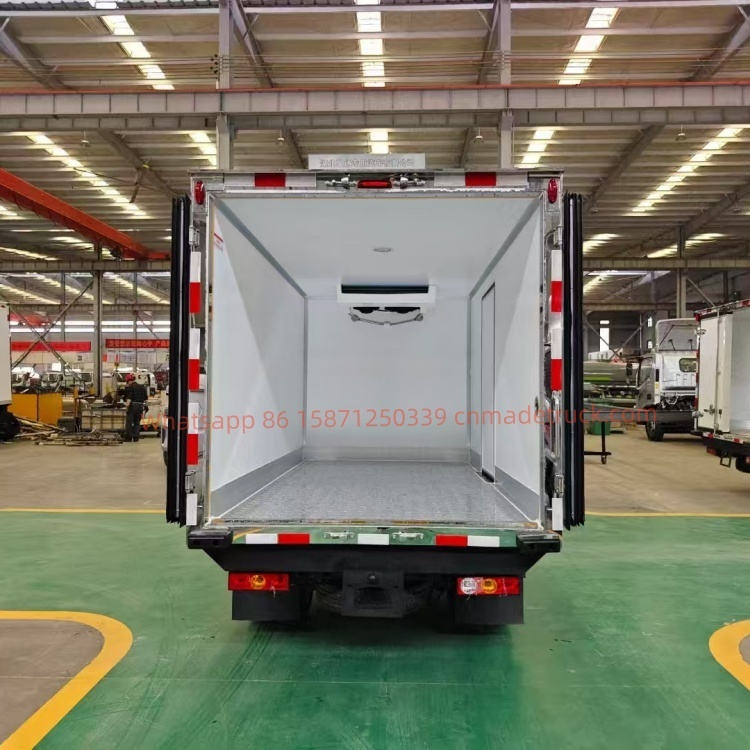 FOTON Xiangling M1 Endeavor Edition Refrigerated Truck engine horsepower122hp maximum speed110Km/h