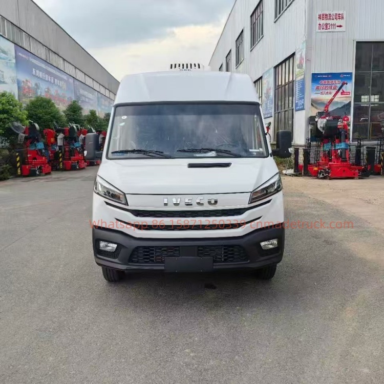 IVECO Long-wheelbase High-roof Refrigerated Van engine displacement2500ml engine horsepower122hp