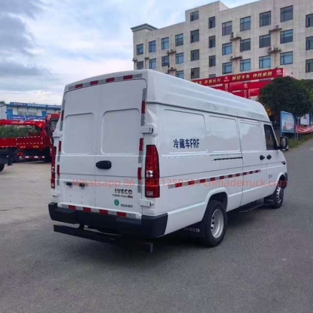 IVECO Long-wheelbase High-roof Refrigerated Van engine displacement2500ml engine horsepower122hp