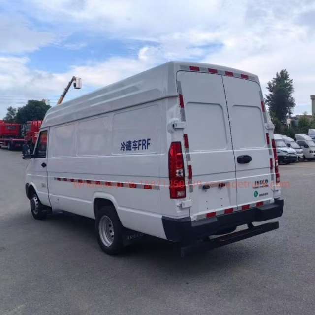 IVECO Long-wheelbase High-roof Refrigerated Van engine displacement2500ml engine horsepower122hp