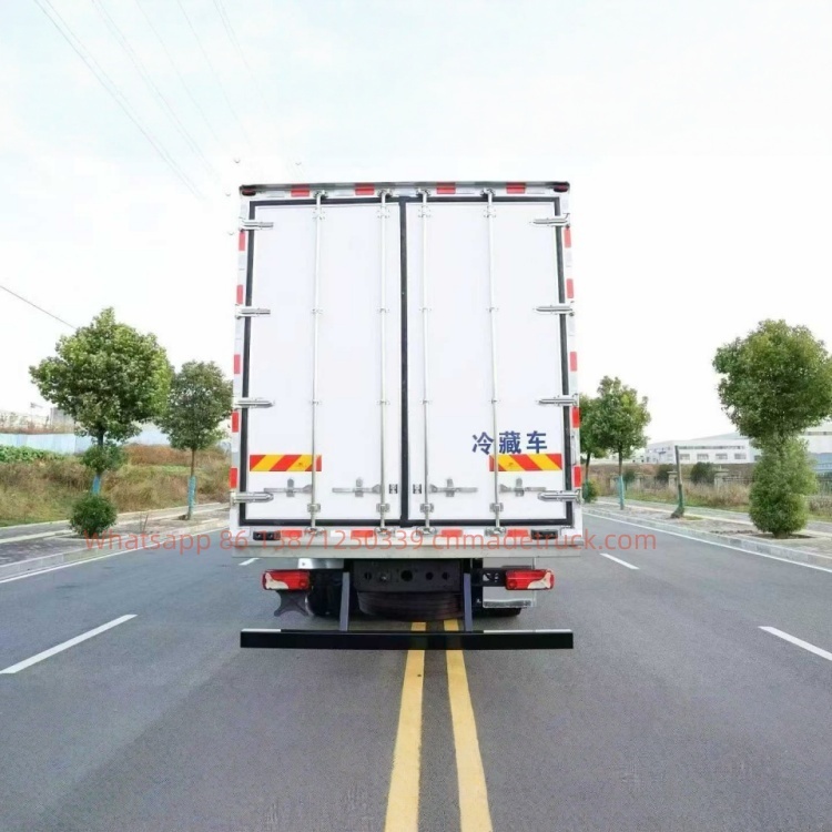9.6-meter Auman Galaxy 7-620 HP 8×4 cold chain refrigerated truck, maximum speed limit 89km/h