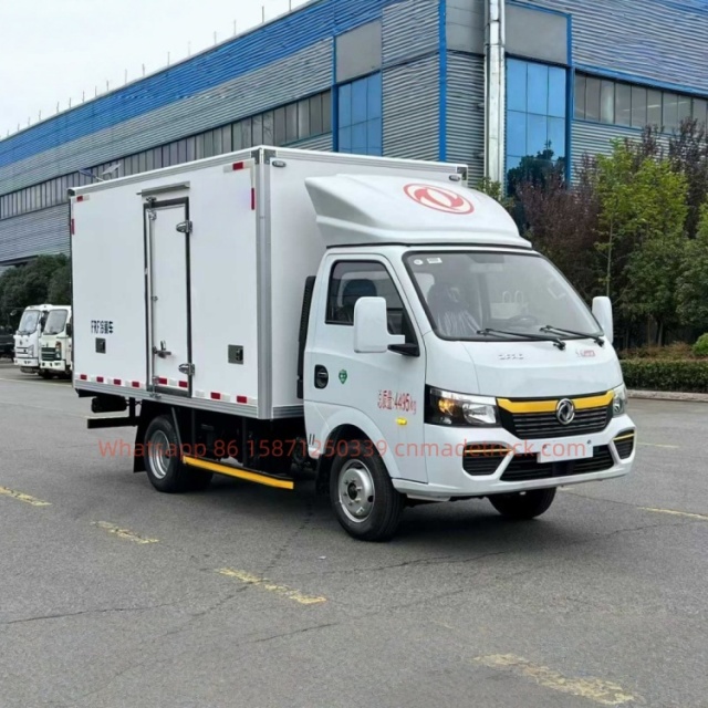 东风途逸T54*2冷链冷藏车（柴油）最大限速110km/h 轴距2280mm