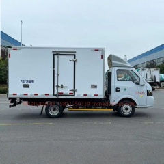 东风途逸T54*2冷链冷藏车（柴油）最大限速110km/h 轴距2280mm