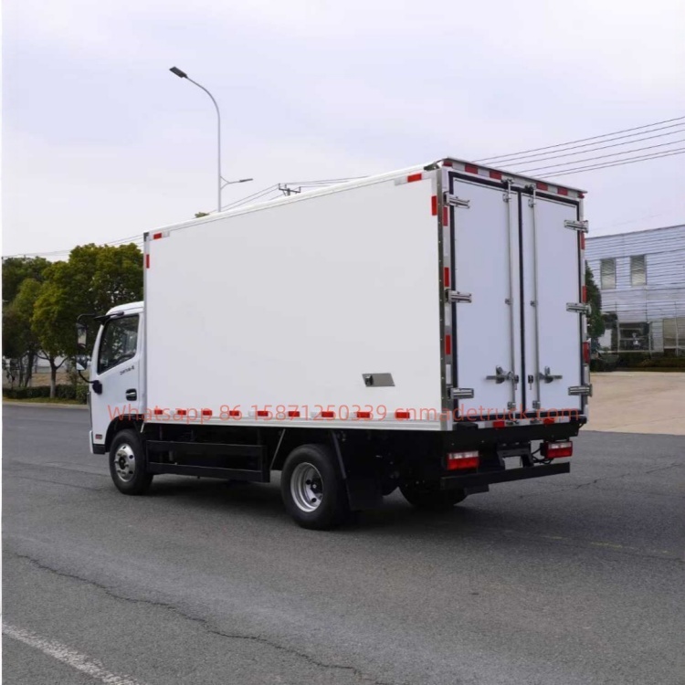 DFL  4*2, 102 horsepower, 2770ml engine,  cold chain refrigerated truck