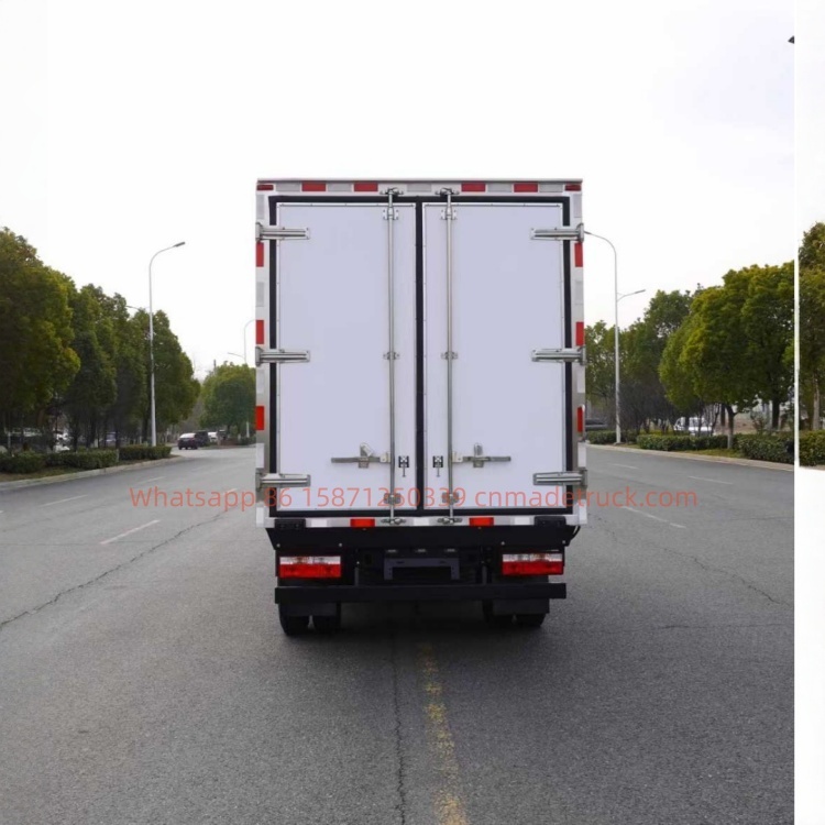 DFL  4*2, 102 horsepower, 2770ml engine,  cold chain refrigerated truck