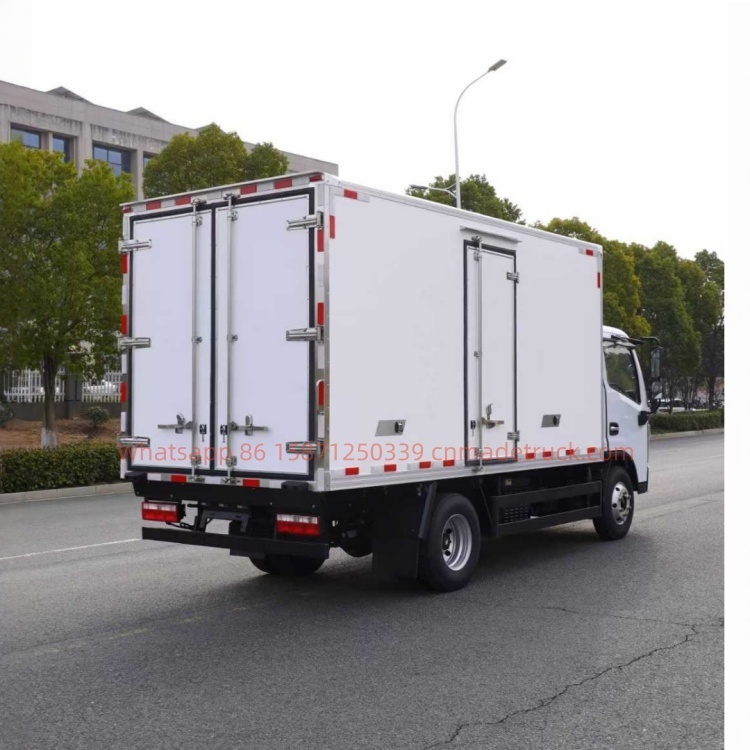 DFL  4*2, 102 horsepower, 2770ml engine,  cold chain refrigerated truck