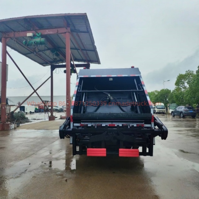 五十铃出口俄罗斯压缩垃圾车五十铃120马力发动机