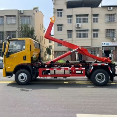 跃进蓝牌重载勾臂垃圾车3800mm轴距发动机潍柴130马力