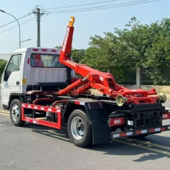 福田地库勾臂垃圾车全柴95马力排量2300升