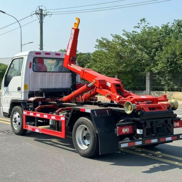 福田地库勾臂垃圾车全柴95马力排量2300升