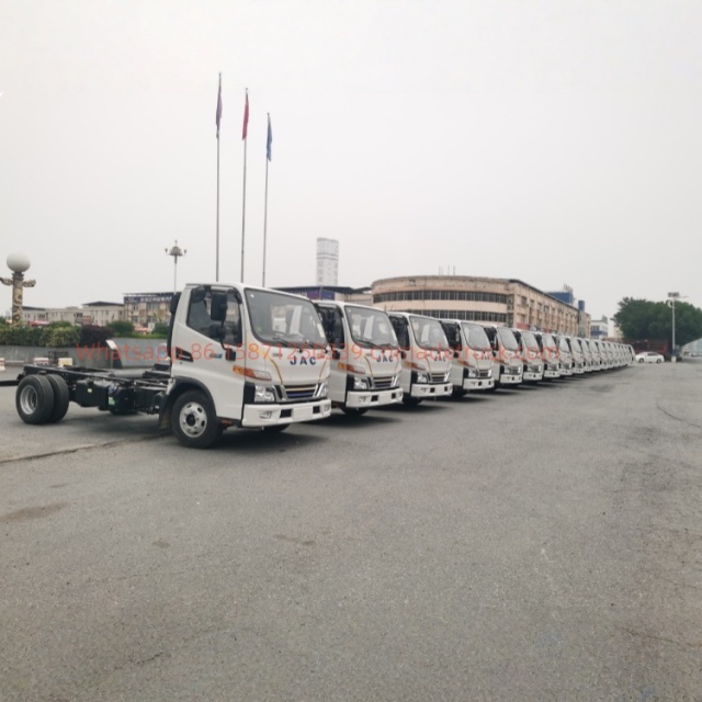 JAC blue-plate hook-arm garbage truck, Yunnei 150 horsepower, wheelbase 3300 mm