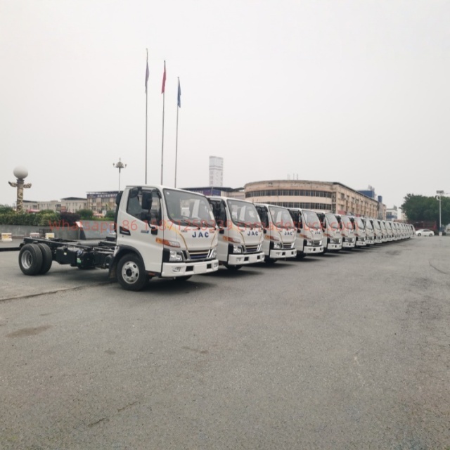 JAC blue-plate hook-arm garbage truck, Yunnei 150 horsepower, wheelbase 3300 mm