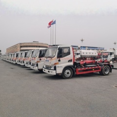 JAC blue-plate hook-arm garbage truck, Yunnei 150 horsepower, wheelbase 3300 mm