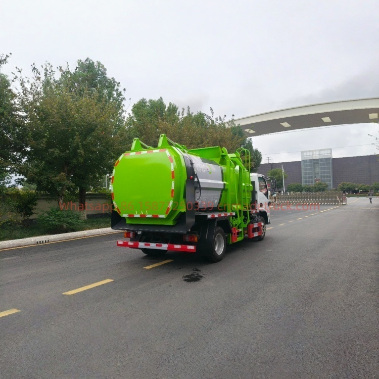 DFL kitchen waste truck equipped with a Quanchai engine of 142 horsepower, 2300-liter displacement, and a wheelbase of 2800mm