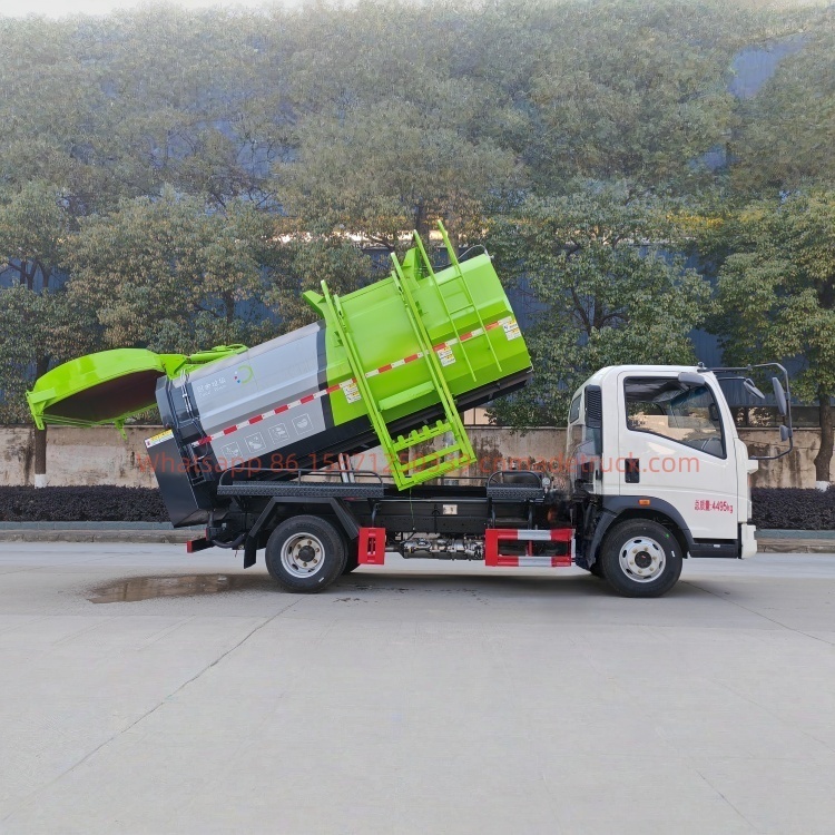 Sinotruk Howo 8000-liter kitchen waste truck with Weichai 140 horsepower and a wheelbase of 3280 mm