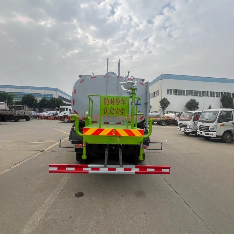 DFL sprinkler truck, Yuchai 200 horsepower engine, wheelbase of 3950 mm, displacement of 4160 L