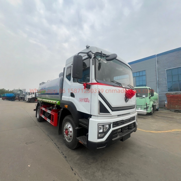 DFL sprinkler truck, Yuchai 200 horsepower engine, wheelbase of 3950 mm, displacement of 4160 L