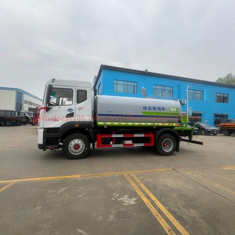 DFL sprinkler truck, Yuchai 200 horsepower engine, wheelbase of 3950 mm, displacement of 4160 L