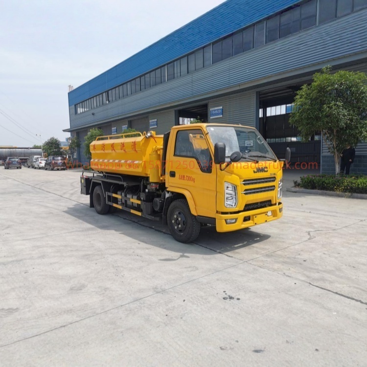 JMC cleaning and sewage suction truck, Jiangling Isuzu 115 horsepower engine, wheelbase 3306 millimeters