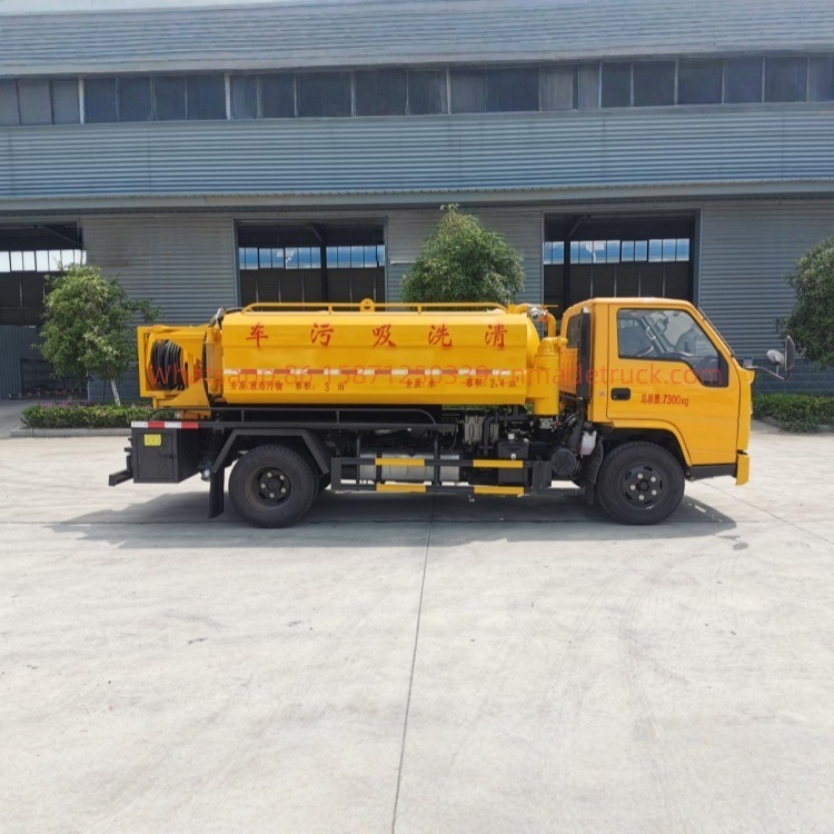 JMC cleaning and sewage suction truck, Jiangling Isuzu 115 horsepower engine, wheelbase 3306 millimeters