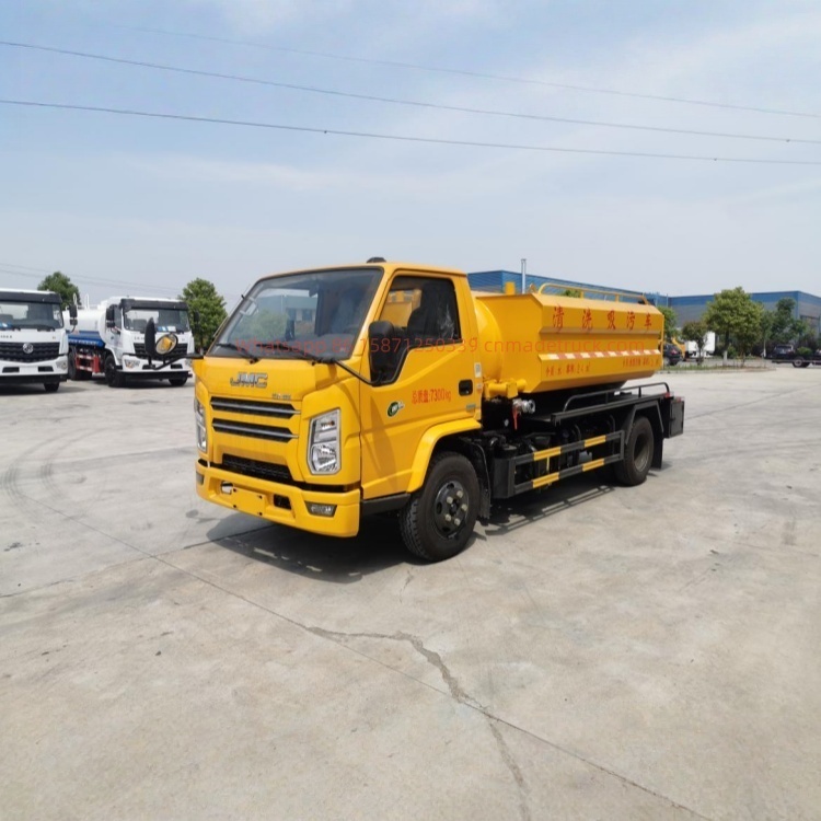 JMC cleaning and sewage suction truck, Jiangling Isuzu 115 horsepower engine, wheelbase 3306 millimeters