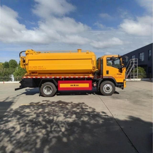 重汽豪沃潍柴220马力清洗吸污卡车4000mm轴距