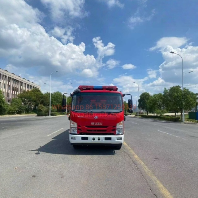 Isuzu water tank fire truck 3815 wheelbase Tank volume2000-3500 liters