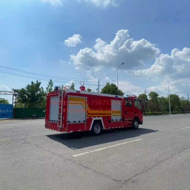 Isuzu water tank fire truck 3815 wheelbase Tank volume2000-3500 liters