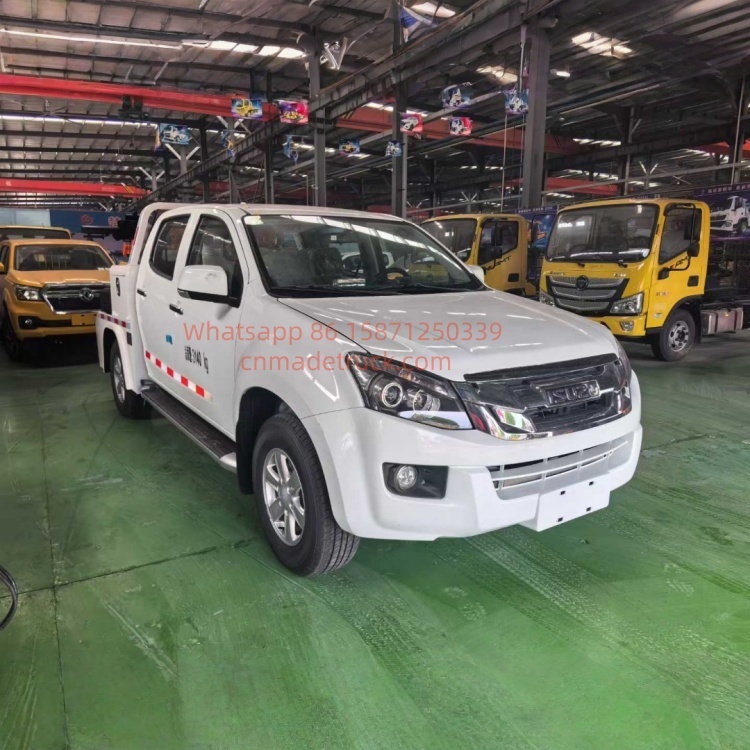Isuzu pickup truck wrecker Road rescue vehicle Tow truck Accident tow truck Road wrecker