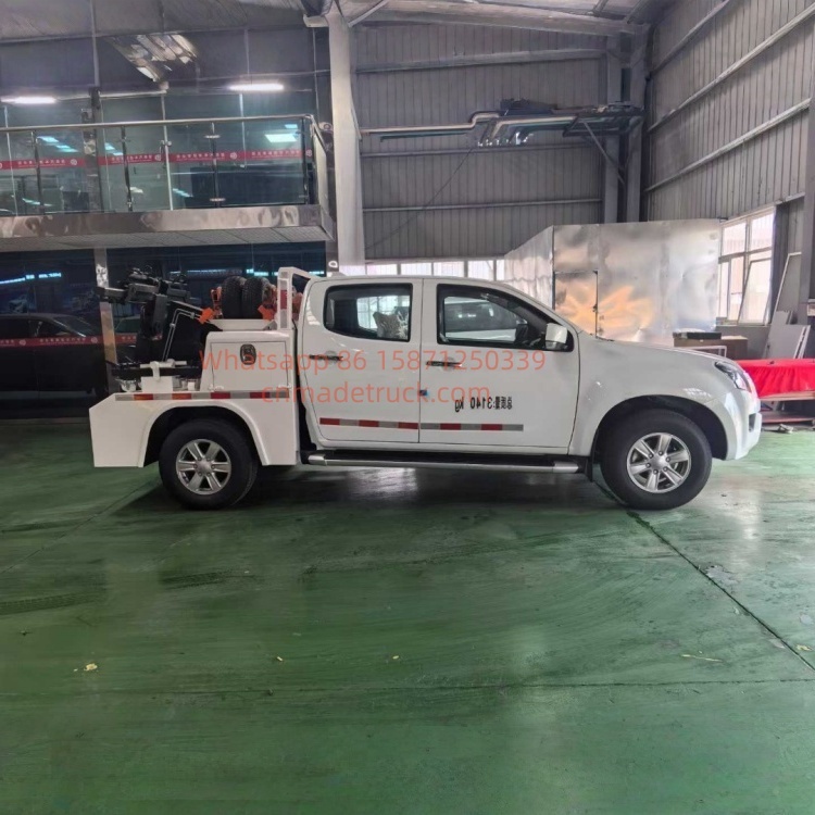 Isuzu pickup truck wrecker Road rescue vehicle Tow truck Accident tow truck Road wrecker