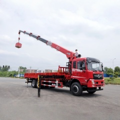 DFL Changxing rear eight-wheel truck with Changxing crane, wheelbase of 5900 millimeters