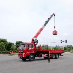 DFL Changxing rear eight-wheel truck with Changxing crane, wheelbase of 5900 millimeters