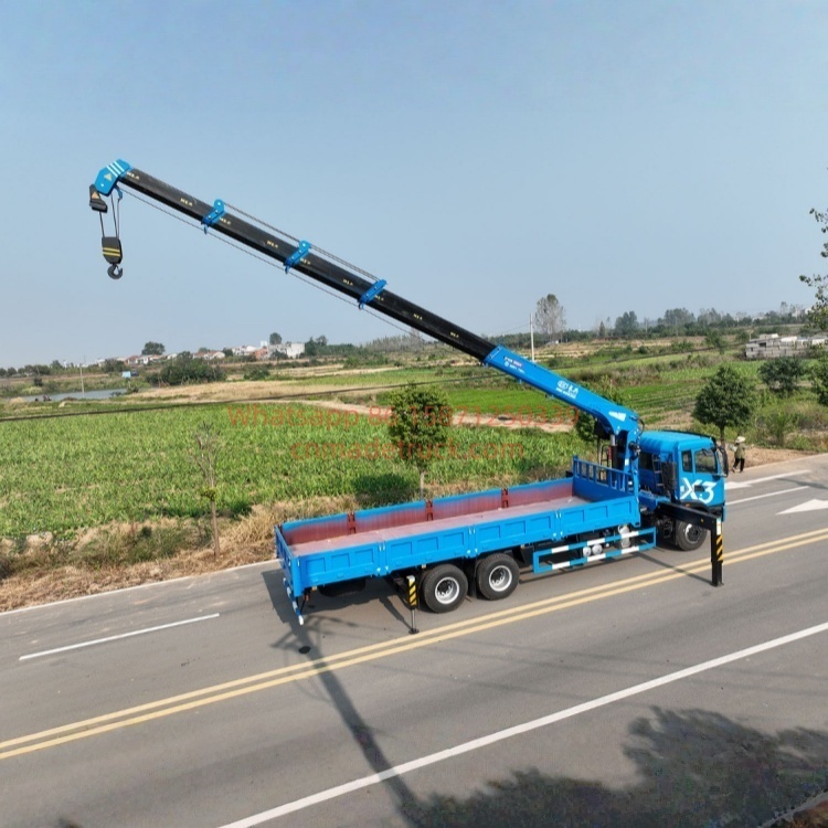 DFL Changxing X3 rear eight-wheel truck with Changxing crane, wheelbase of 5900 millimeters