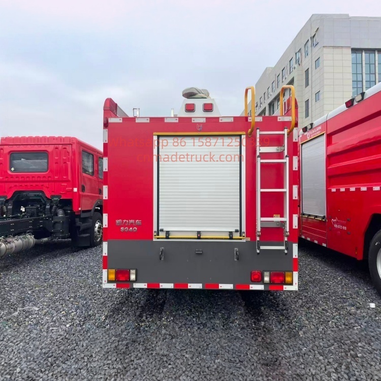 Sinotruk 4-cubic-meter  water tank fire truck 3800 wheelbase