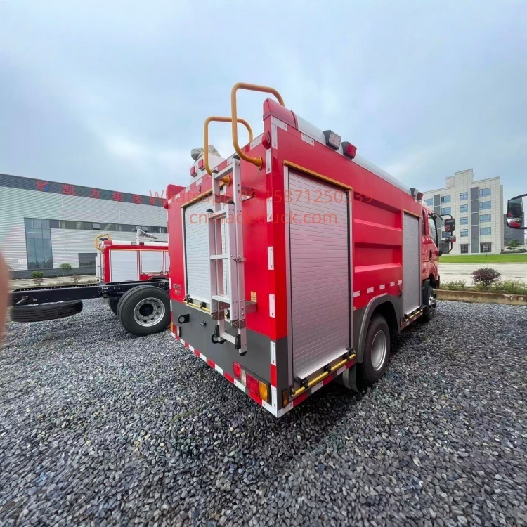 Sinotruk 4-cubic-meter  water tank fire truck 3800 wheelbase