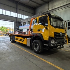Foton Auman single-axle one-to-two wrecker with a total mass of 23 tons